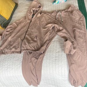 Vuori Jogger (XL) and Full-Zip Hoodie (L) Set